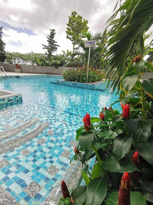A2705 Platino Paradigmmall Netflix Poolview Bystay Pangsapuri *
