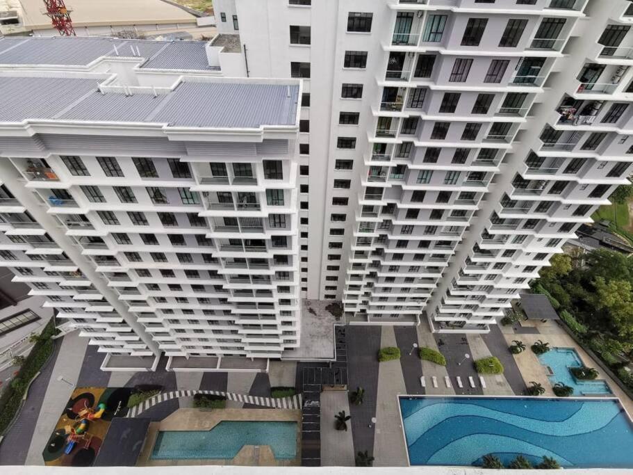 Pangsapuri A2705 Platino Paradigmmall Netflix Poolview Bystay Johor Bahru