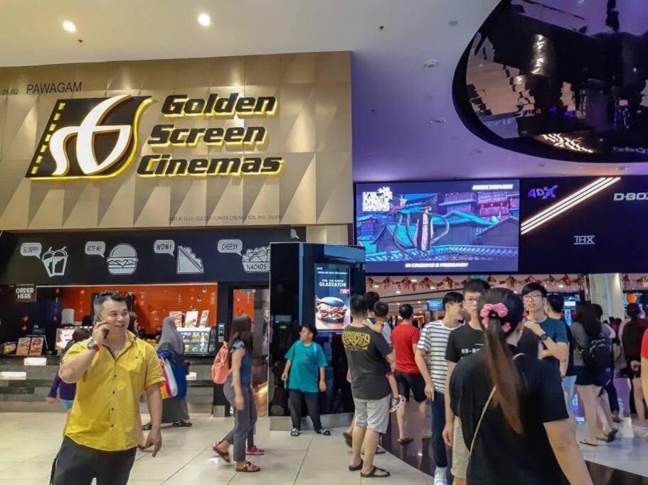 A2705 Platino Paradigmmall Netflix Poolview Bystay Pangsapuri